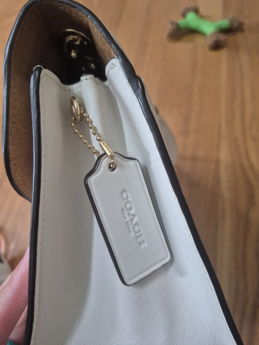 COACH -Shoulder Bag with Gold Chain - White